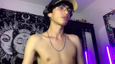 Snapshot of oliver_fast_ chatting on November 9, 6:44 am Oliver fast online show from November 9, 6:44 am