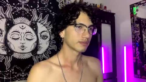 Snapshot of oliver_fast_ chatting on December 16, 3:55 am Oliver fast online show from December 16, 3:55 am