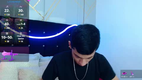 Snapshot of oliver_king_sex chatting on December 4, 5:11 pm Oliver Smith online show from December 4, 5:11 pm