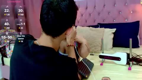 Snapshot of oliver_king_sex chatting on December 6, 1:51 am Oliver Smith online show from December 6, 1:51 am