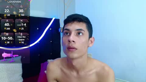 Snapshot of oliver_king_sex chatting on December 6, 8:40 pm Oliver Smith online show from December 6, 8:40 pm