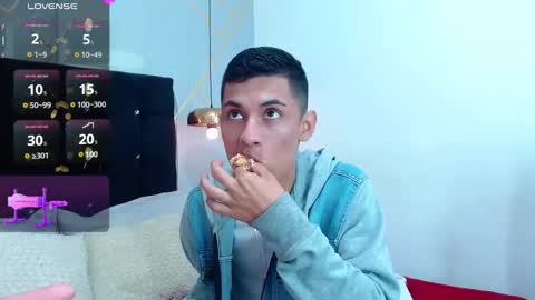 Snapshot of oliver_king_sex chatting on January 14, 5:45 pm Oliver Smith online show from January 14, 5:45 pm