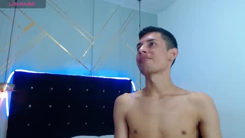 Snapshot of oliver_king_sex chatting on January 20, 9:43 pm Oliver Smith online show from January 20, 9:43 pm