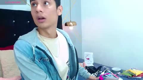 Snapshot of oliver_king_sex chatting on February 10, 5:52 pm Oliver Smith online show from February 10, 5:52 pm