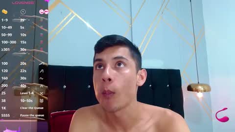Snapshot of oliver_king_sex chatting on February 25, 9:46 pm Oliver Smith online show from February 25, 9:46 pm