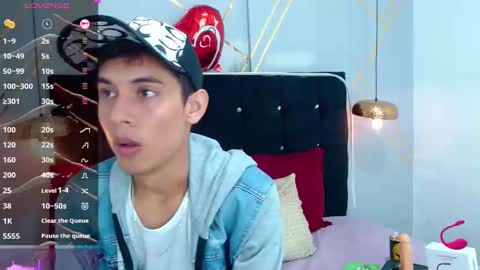 Snapshot of oliver_king_sex chatting on March 8, 5:54 pm Oliver Smith online show from March 8, 5:54 pm