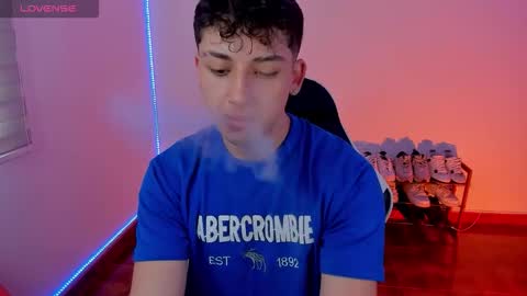 Snapshot of oliver_kyy chatting on September 23, 7:17 pm oliveeer online show from September 23, 7:17 pm