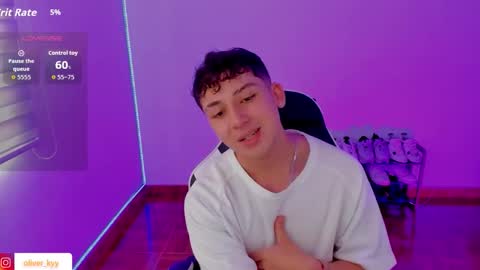 Snapshot of oliver_kyy chatting on September 24, 6:33 pm oliveeer online show from September 24, 6:33 pm