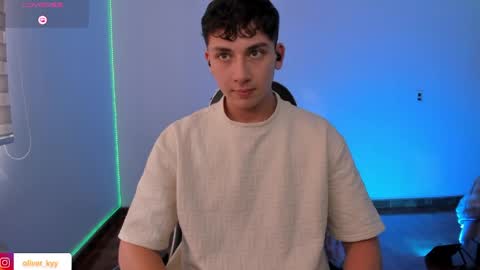 Snapshot of oliver_kyy chatting on June 2, 9:28 pm oliveeer online show from June 2, 9:28 pm