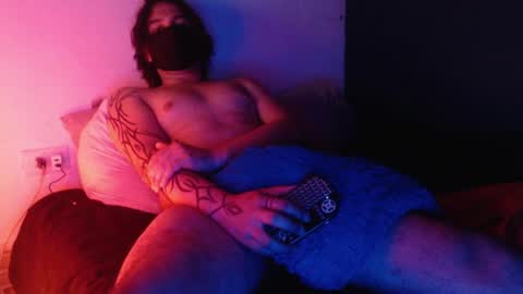 Snapshot of oliver_laid_2023 chatting on January 5, 12:31 pm oliver_laid_2023 online show from January 5, 12:31 pm