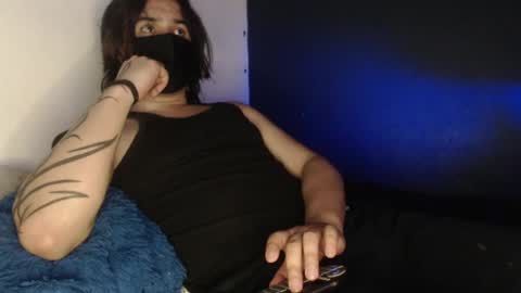Snapshot of oliver_laid_2023 chatting on January 27, 4:52 am oliver_laid_2023 online show from January 27, 4:52 am