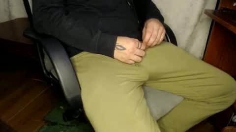 Snapshot of oliver_laid_2023 chatting on September 25, 2:04 am oliver_laid_2023 online show from September 25, 2:04 am