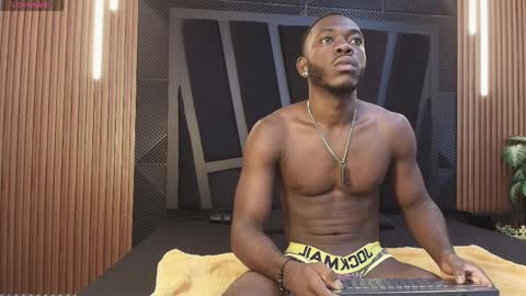 OLIVER LAURENT online show from April 7, 11:21 am