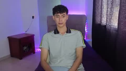 Snapshot of oliver_rayman chatting on July 6, 4:53 pm Oliver Rayman online show from July 6, 4:53 pm