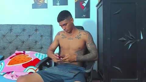 oliver_smith_2 online show from February 28, 3:35 pm