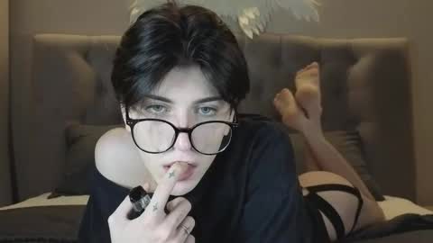 Snapshot of oliver_star_boy chatting on January 6, 3:32 am oliver online show from January 6, 3:32 am