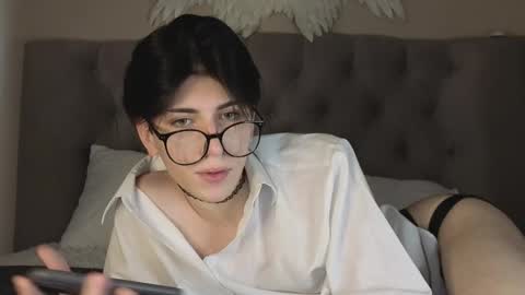 Snapshot of oliver_star_boy chatting on January 8, 8:27 am oliver online show from January 8, 8:27 am