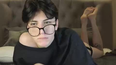 Snapshot of oliver_star_boy chatting on January 12, 5:01 am oliver online show from January 12, 5:01 am