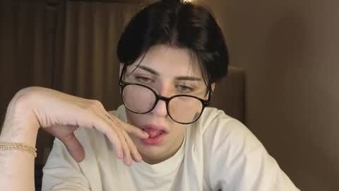 Snapshot of oliver_star_boy chatting on January 12, 9:42 pm oliver online show from January 12, 9:42 pm