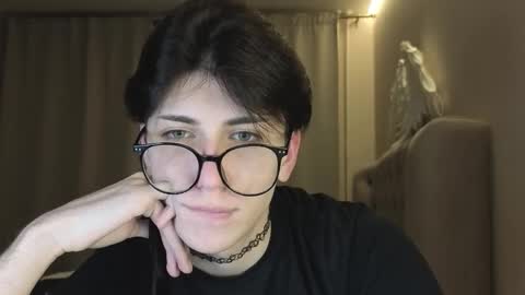 Snapshot of oliver_star_boy chatting on January 14, 4:56 pm oliver online show from January 14, 4:56 pm