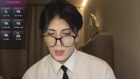 Snapshot of oliver_star_boy chatting on January 17, 5:38 pm oliver online show from January 17, 5:38 pm