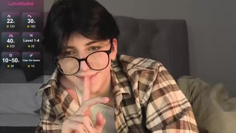 Snapshot of oliver_star_boy chatting on February 8, 9:13 am oliver online show from February 8, 9:13 am