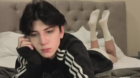 Snapshot of oliver_star_boy chatting on February 10, 12:04 am oliver online show from February 10, 12:04 am