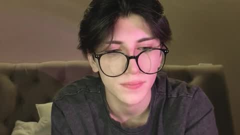 Snapshot of oliver_star_boy chatting on February 12, 7:42 pm oliver online show from February 12, 7:42 pm