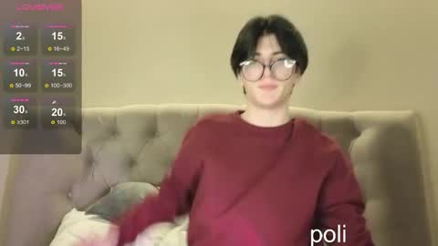 Snapshot of oliver_star_boy chatting on February 16, 4:36 pm oliver online show from February 16, 4:36 pm