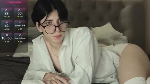 Snapshot of oliver_star_boy chatting on February 17, 5:41 pm oliver online show from February 17, 5:41 pm