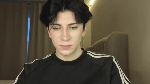 Snapshot of oliver_star_boy chatting on February 27, 3:01 pm oliver online show from February 27, 3:01 pm