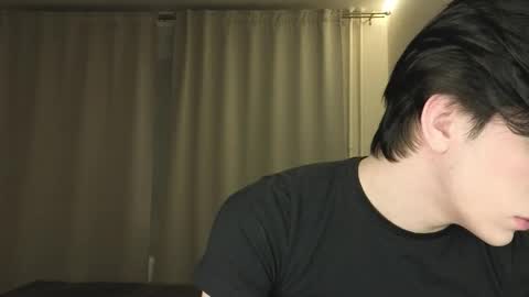 Snapshot of oliver_star_boy chatting on March 2, 12:24 am oliver online show from March 2, 12:24 am