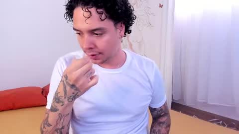 Snapshot of oliver_usher chatting on December 2, 2:08 pm Mr Blue Sky online show from December 2, 2:08 pm