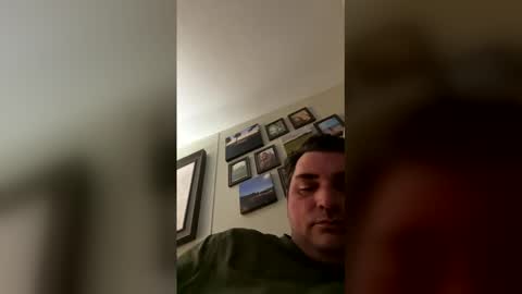 Snapshot of oliverclothesoff1211 chatting on March 29, 1:49 am oliverclothesoff1211 online show from March 29, 1:49 am