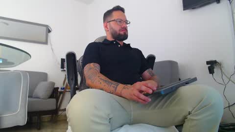 Snapshot of oliverdrew1 chatting on July 8, 1:59 pm oliver online show from July 8, 1:59 pm