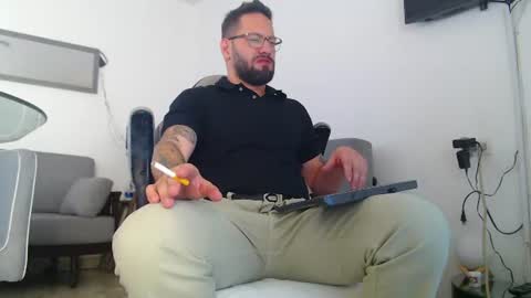 Snapshot of oliverdrew1 chatting on July 10, 2:08 pm oliver online show from July 10, 2:08 pm