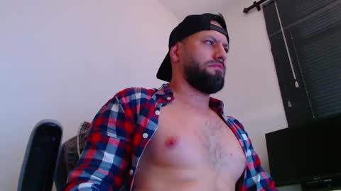 Snapshot of oliverdrew1 chatting on July 28, 7:39 pm oliver online show from July 28, 7:39 pm