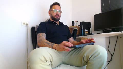 Snapshot of oliverdrew1 chatting on August 5, 4:21 pm oliver online show from August 5, 4:21 pm