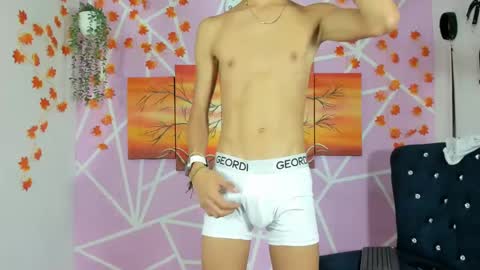 oliverhot_2005 online show from February 21, 6:26 pm