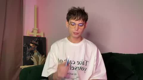 Snapshot of oliverlawrence chatting on July 2, 3:40 pm oliverlawrence online show from July 2, 3:40 pm