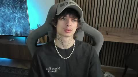 oliverrgroove online show from April 14, 1:17 pm