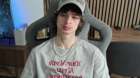 oliverrgroove online show from April 21, 9:04 am