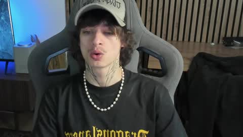 oliverrgroove online show from April 23, 12:04 pm