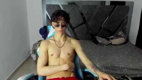 oliverthompson_01 online show from October 11, 7:51 am