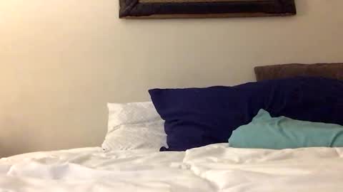 olivertwist1273 online show from December 8, 6:01 am