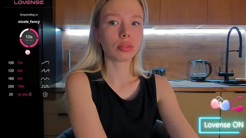 Snapshot of olivia_bells chatting on March 13, 10:05 pm Olivia 3 online show from March 13, 10:05 pm