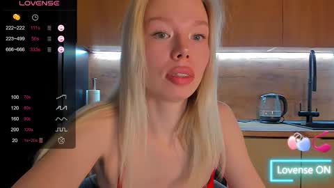 Snapshot of olivia_bells chatting on March 18, 9:18 pm Olivia 3 online show from March 18, 9:18 pm