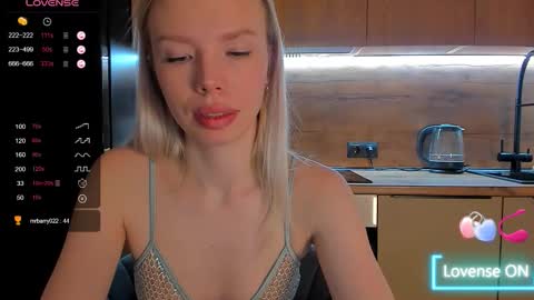 Snapshot of olivia_bells chatting on March 26, 8:58 pm Olivia 3 online show from March 26, 8:58 pm