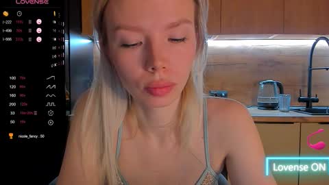 Snapshot of olivia_bells chatting on March 27, 10:31 pm Olivia 3 online show from March 27, 10:31 pm