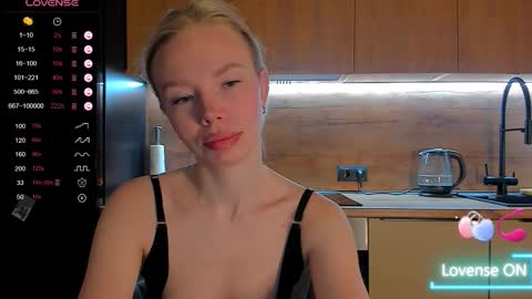 Snapshot of olivia_bells chatting on March 30, 10:00 pm Olivia 3 online show from March 30, 10:00 pm